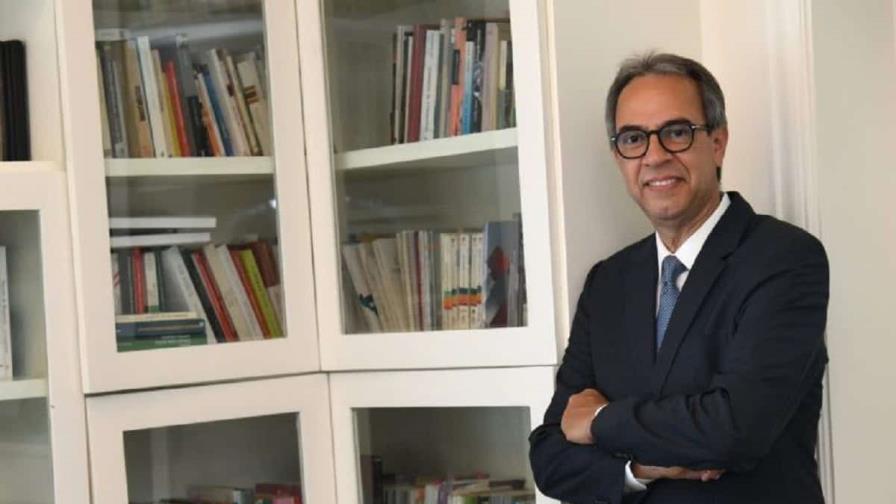 José Mármol publica "Otras angustias de la posmodernidad" en Madrid