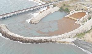 Sargazo y huracán Erin sacan de servicio planta uno de Punta Catalina