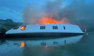 Se incendia embarcación en bahía de Puerto Plata