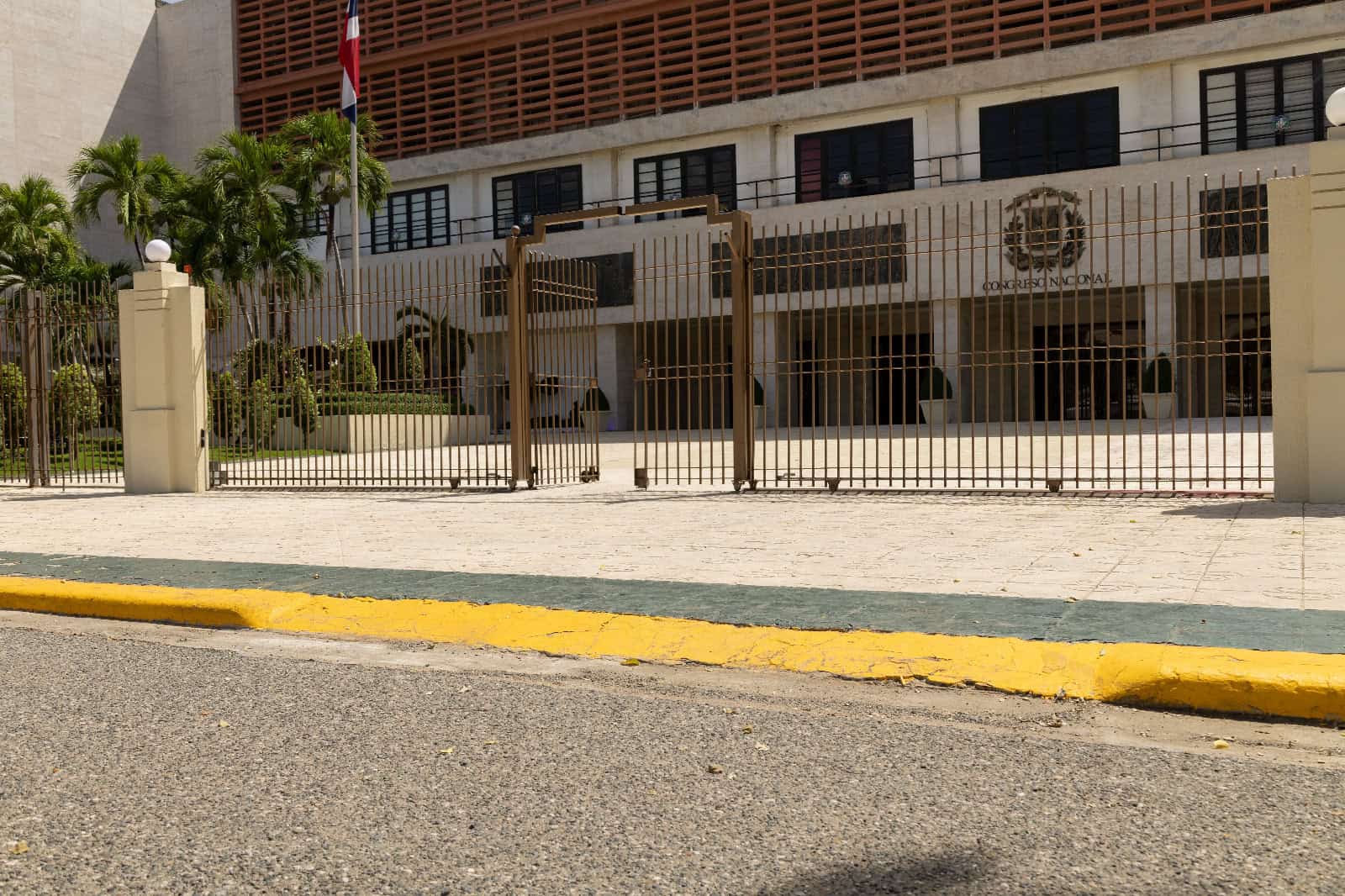 Una rampa para personas con discapacidad frente al Congreso Nacional.