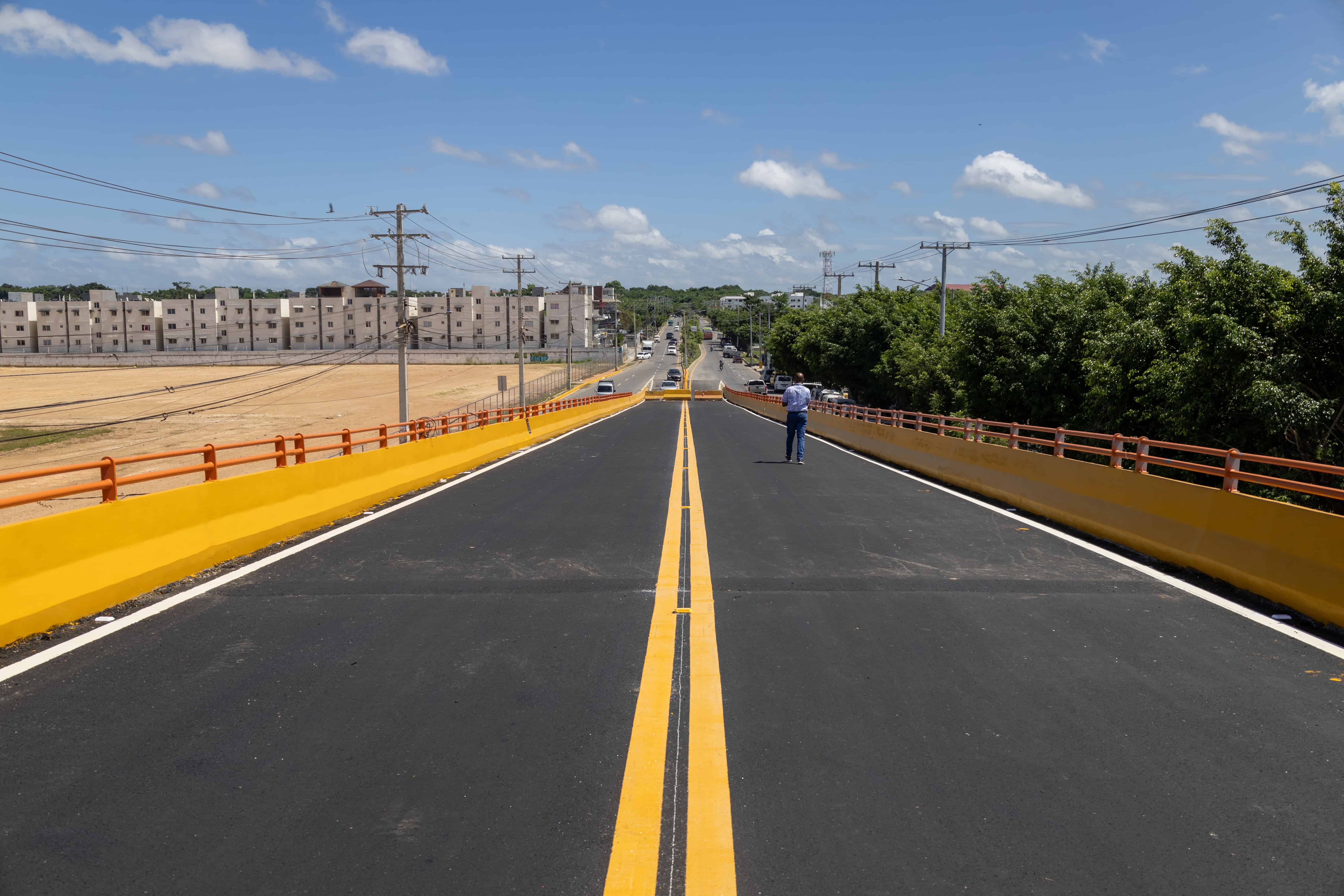 Totalmente asfaltado esta el viaducto.
