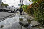 Fuga de agua deteriora acera y pone en riesgo a peatones en la avenida Buenaventura Freites Fuga de agua deteriora acera y pone en riesgo a peatones en la avenida Buenaventura Freites