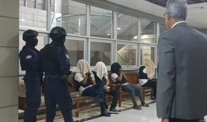 Dominicanos acusados de estafar a ancianos en EE. UU. llegan a la SCJ con rostros cubiertos