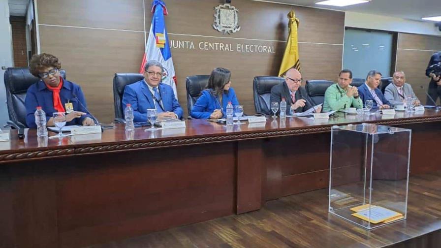 La JCE adjudica a Emdoc el contrato para renovar las cédulas por más de RD$3,000 millones La JCE adjudica a Emdoc el contrato para renovar las cédulas por más de RD$3,000 millones