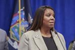 Fiscal de Nueva York dice que el ICE viola la ley al retener a los inmigrantes en su sede Fiscal de Nueva York dice que el ICE viola la ley al retener a los inmigrantes en su sede