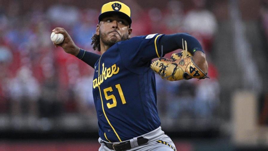 Freddy Peralta silenció a los Cubs y llegó a 15 victorias Freddy Peralta silenció a los Cubs y llegó a 15 victorias