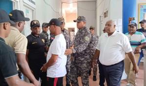 Se entrega joven vinculado a tiroteo en colmado de Sabana de la Mar que dejó un muerto