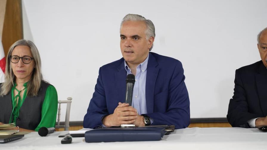 Ministro de Educación se reúne con 18 regionales para afinar preparativos del año escolar