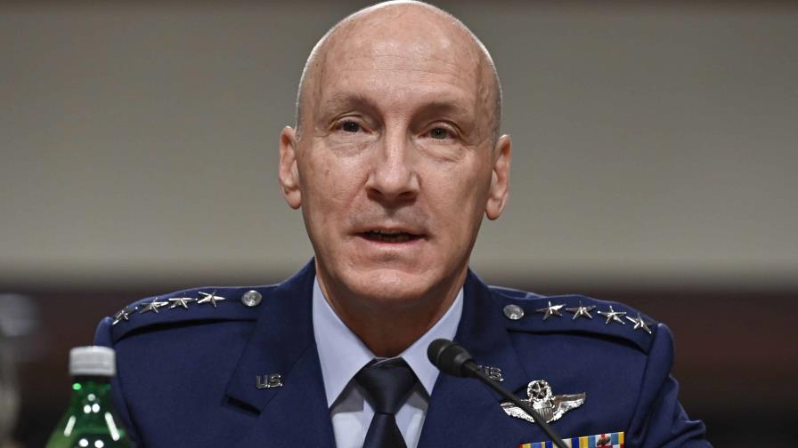 El jefe de la Fuerza Aérea de EE. UU. abandona por sorpresa su cargo a mitad de mandato