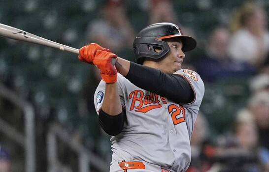 Basallo decide con jonr&oacute;n en triunfo 3-0 sobre Rojos; De la Cruz alcanza 150 bases robadas