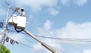 Edeeste trabaja para restablecer el servicio eléctrico en sectores de Villa Mella Edeeste trabaja para restablecer el servicio eléctrico en sectores de Villa Mella