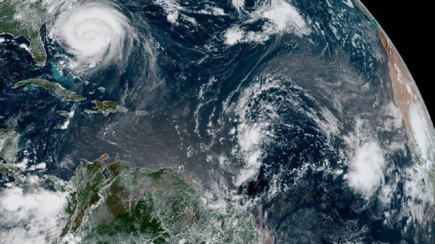 Carolina del Norte se alista para posibles inundaciones por huracán Erin