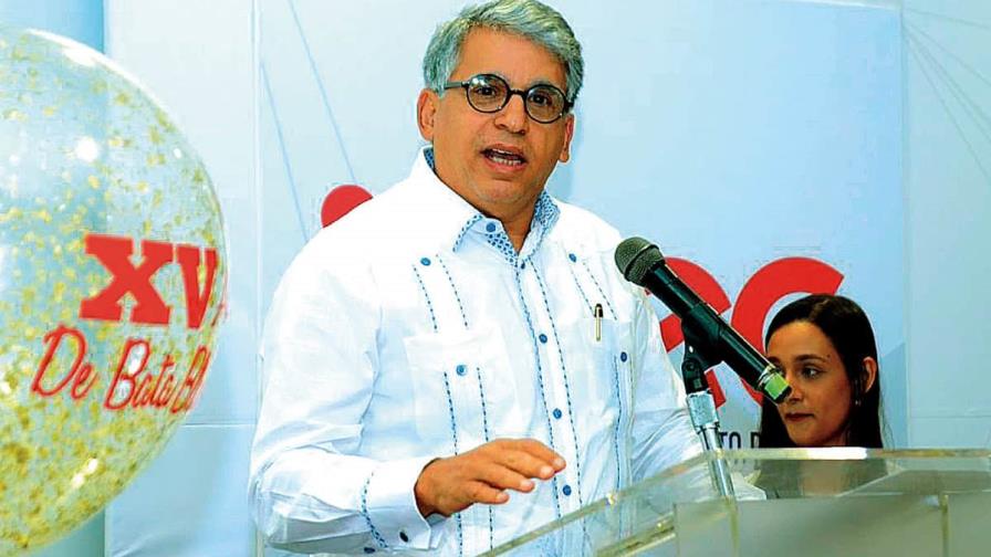 Decano de Ciencias de la Salud de Intec pide dignificar los sueldos de los médicos Decano de Ciencias de la Salud de Intec pide dignificar los sueldos de los médicos