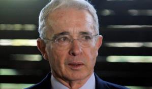 Justicia de Colombia ordena libertad a expresidente Uribe mientras apela condena