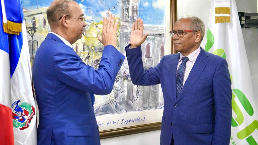 Onéximo González es juramentado como nuevo vicepresidente de la Omsa Onéximo González es juramentado como nuevo vicepresidente de la Omsa