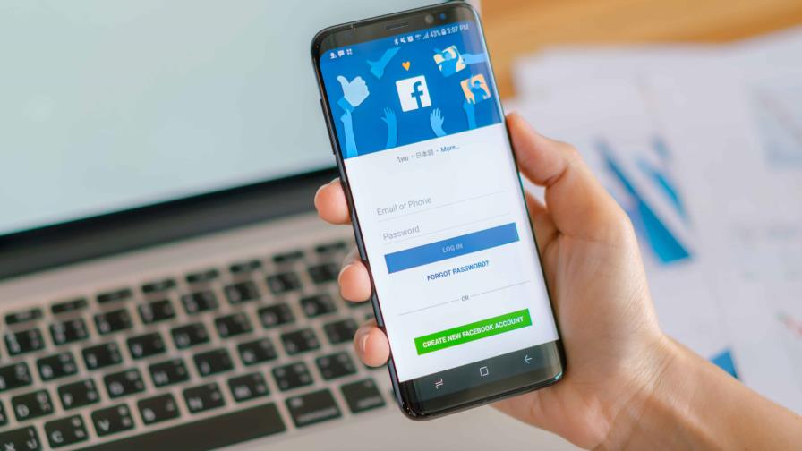 Facebook cierra un grupo italiano donde maridos compartían fotos íntimas de sus mujeres Facebook cierra un grupo italiano donde maridos compartían fotos íntimas de sus mujeres