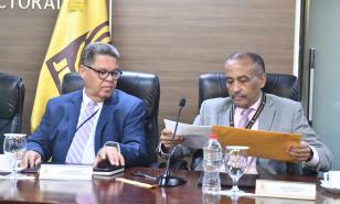 Quiénes son los dueños de Emdoc, el único grupo en la competencia por la nueva cédula