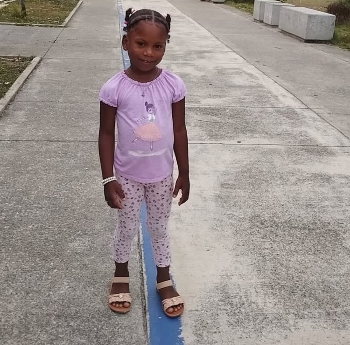 La niña Emailing Coronado, víctima de la tortura de la mujer que la tenía bajo su cuidado en el sector Los Guandules.