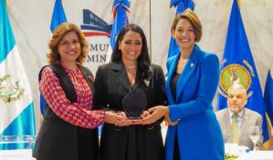 Celinés Toribio recibe reconocimiento del Parlacen por su liderazgo en defensa de los migrantes