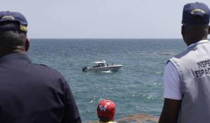 Fuerte oleaje dificulta rescate en la autopista 30 de Mayo tras caída de vehículo