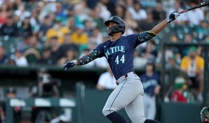 Julio Rodr&iacute;guez llega a 13 vuelacercas y lidera a Seattle al triunfo