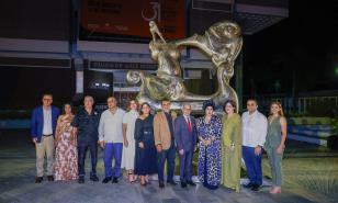 La Silla Adulta, escultura de Iván Tovar, regresa a República Dominicana