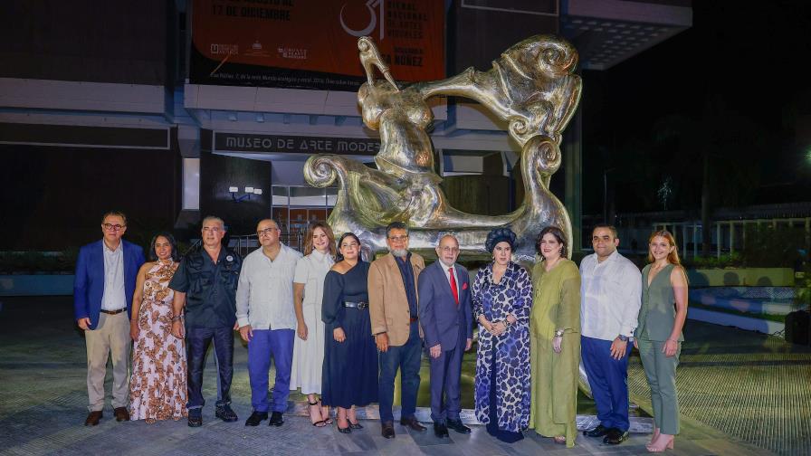 La Silla Adulta, escultura de Iván Tovar, regresa a República Dominicana La Silla Adulta, escultura de Iván Tovar, regresa a República Dominicana
