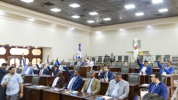 Regidores aceptan disculpas de Onéximo González y derogan resolución