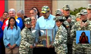 Maduro llama a un alistamiento el fin de semana para hacer frente a amenazas de EE. UU. 