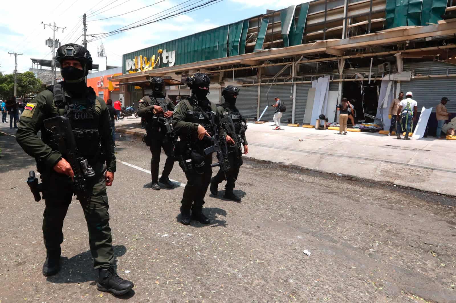 Sube a siete la cifra de fallecidos en atentado contra base aérea en ciudad colombiana de Cali Sube a siete la cifra de fallecidos en atentado contra base aérea en ciudad colombiana de Cali