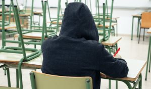 Adolescentes en clase: un desafío con recompensas a largo plazo