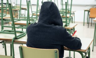 Adolescentes en clase: un desafío con recompensas a largo plazo