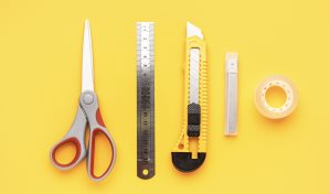 ¿Quieres forrar libros sin dramas? Cuatro trucos que no fallan