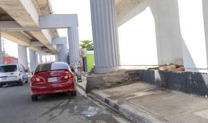 Poco espacio en la acera por la Línea 2C del Metro preocupa a peatones