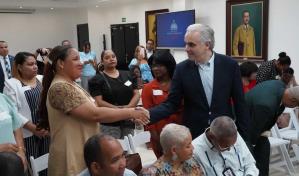 Ministro de Educación se reúne con asociación de padres y le garantiza un buen retorno a clases