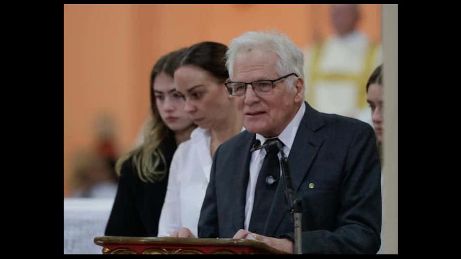 Padre del asesinado senador Miguel Uribe Turbay ocupará su lugar en disputa presidencial Padre del asesinado senador Miguel Uribe Turbay ocupará su lugar en disputa presidencial