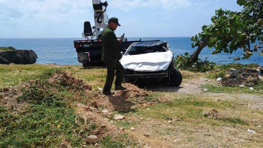 Recuperan vehículo que cayó al mar Caribe con una víctima; concluyen operativo de búsqueda