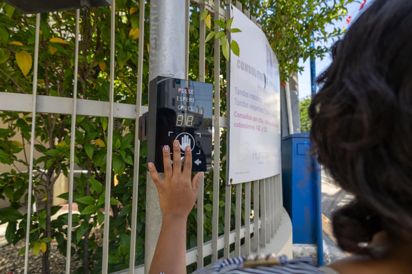 Único semáforo accesible del país en la avenida Dr. Bernardo Correa y Cidrón.