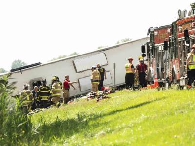 Accidente en Nueva York deja al menos cinco personas muertas