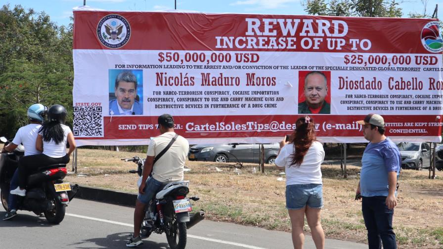 Valla con recompensa por Maduro y Cabello aparece en la frontera de Colombia con Venezuela Valla con recompensa por Maduro y Cabello aparece en la frontera de Colombia con Venezuela