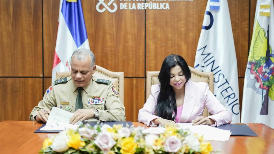 La Procuraduría y Ministerio de Defensa firman acuerdo para confección de uniformes penitenciarios