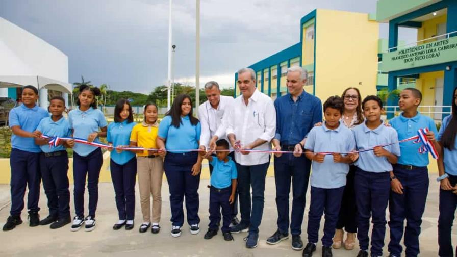 Abinader entrega Politécnico en Artes Don Ñico Lora con capacidad para 840 estudiantes en Navarrete Abinader entrega Politécnico en Artes Don Ñico Lora con capacidad para 840 estudiantes en Navarrete