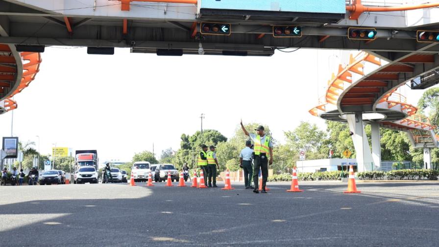 Así ha transcurrido el primer día de la prohibición de girar a la izquierda en la Kennedy con Gómez Así ha transcurrido el primer día de la prohibición de girar a la izquierda en la Kennedy con Gómez