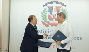 El Gobierno firma acuerdo para establecer en el país la oficina regional del CLAD