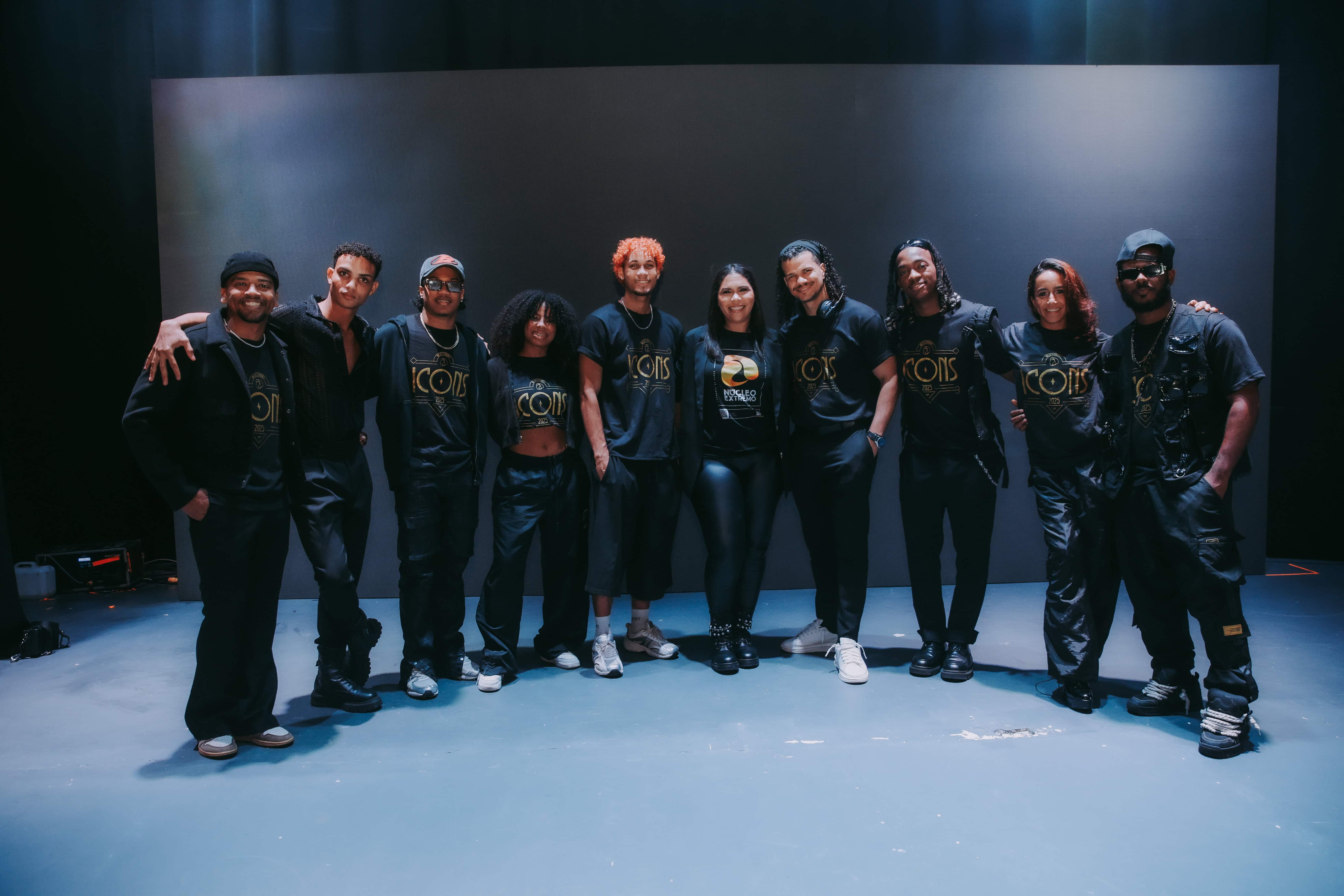 Jonathan Castillo y Larybel Olivero, acompañados del equipo docente de Núcleo Extremo, reafirmaron su compromiso con la danza urbana.