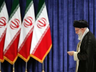 Jameneí acusa a EE.UU. de querer someter a Irán