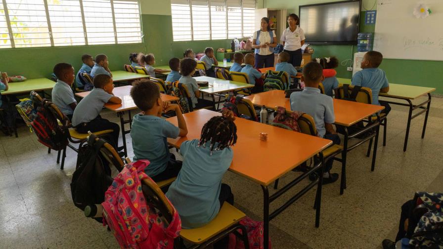 No bien inicia el año escolar, ADP Bonao convoca a paro y deja sin clases a 27 mil estudiantes No bien inicia el año escolar, ADP Bonao convoca a paro y deja sin clases a 27 mil estudiantes