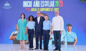 En inicio del año escolar Abinader llama a los padres a integrarse a la educación de  sus hijos