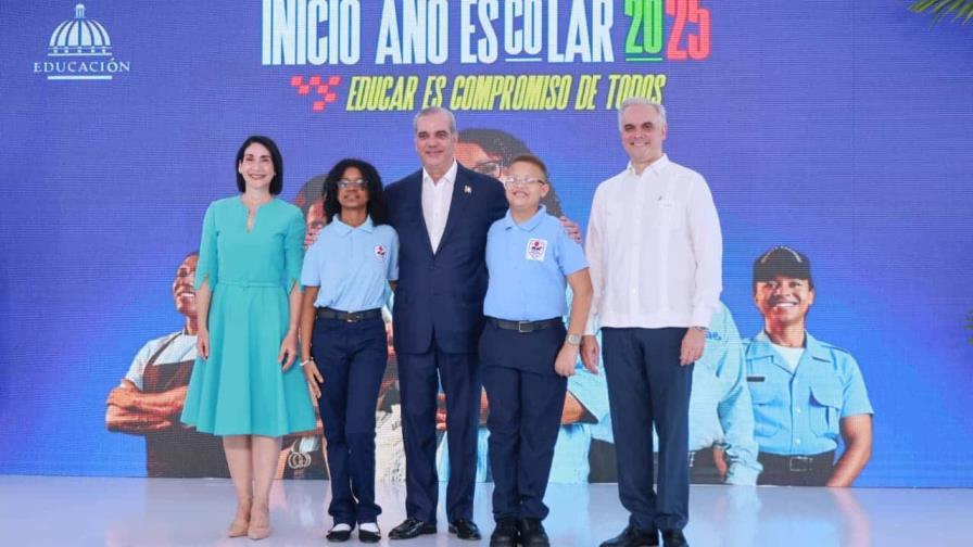 En inicio del año escolar Abinader llama a los padres a integrarse a la educación de sus hijos En inicio del año escolar Abinader llama a los padres a integrarse a la educación de sus hijos