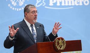 Arévalo de León presenta una querella contra fiscal por intento de retirarle la inmunidad